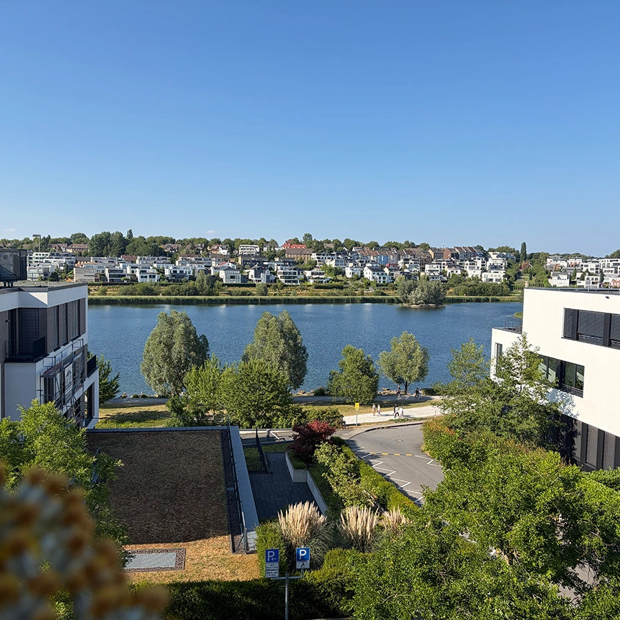 Helikopter-Ansicht auf das WG-Gelände und Gebäude